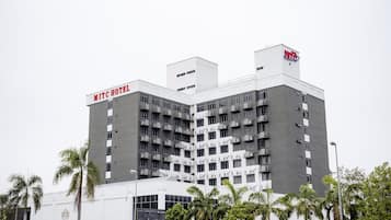 Vista frontal de la propiedad