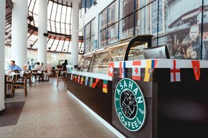 Breakfast, lunch, dinner served; international cuisine 