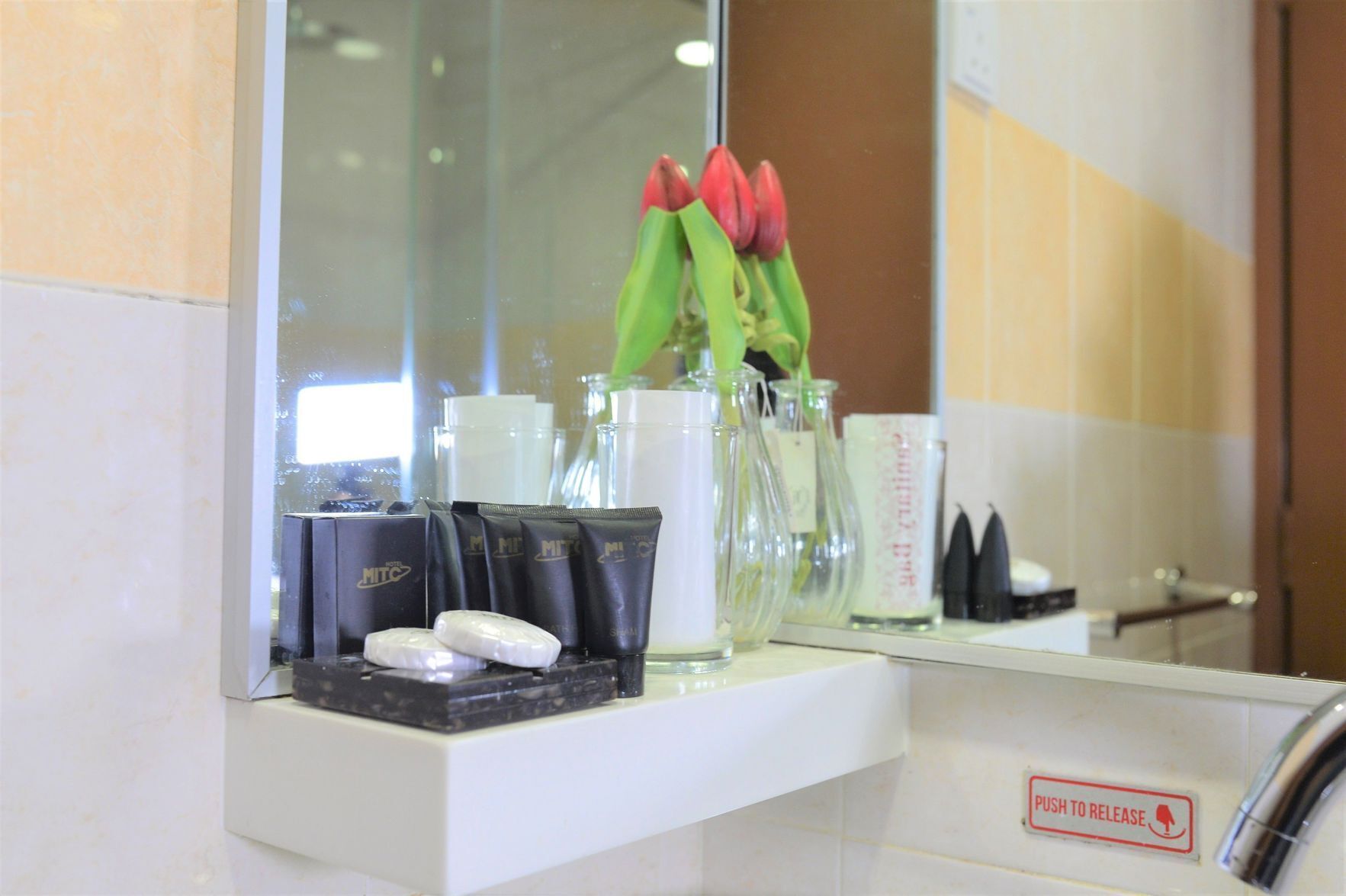 Baderomsfasiliteter | Dusj, toalettartikler (inkludert), bidé og håndklær