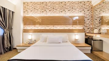 Superior-Zimmer, 1 Queen-Bett | Schreibtisch, Bügeleisen/Bügelbrett, kostenloses WLAN, Bettwäsche