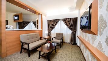 Zimmer (Suite) | Schreibtisch, Bügeleisen/Bügelbrett, kostenloses WLAN, Bettwäsche