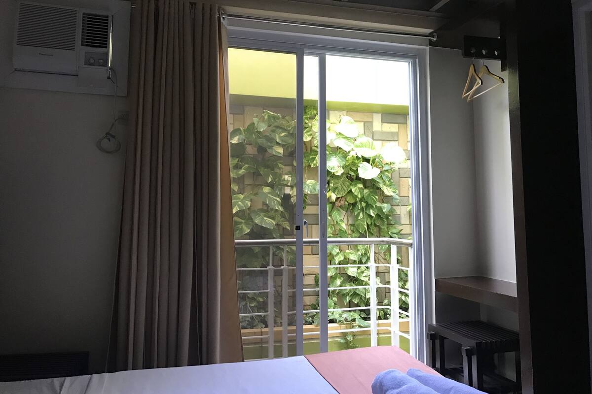 In-room safe, desk, laptop workspace, bed sheets