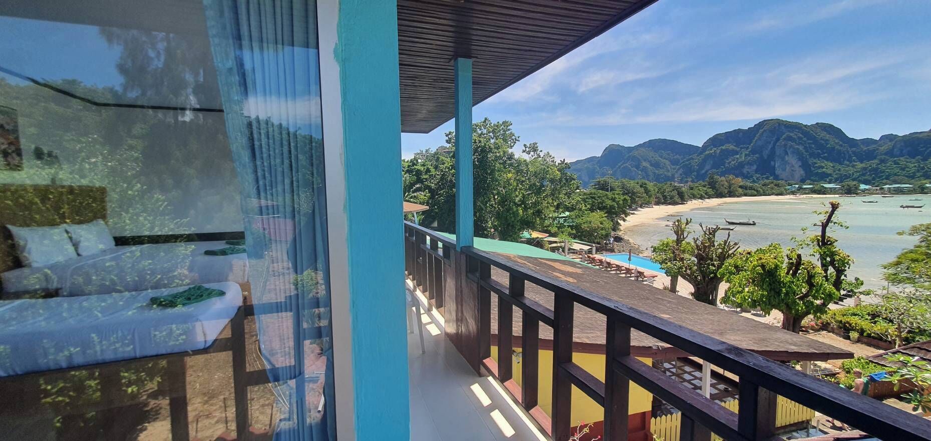 Minibar, soundproofing, free WiFi, bed sheets