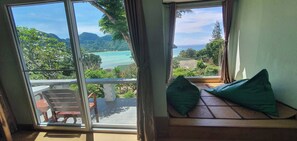 Hillside Bungalow, Sea View | Minibar, soundproofing, free WiFi, bed sheets