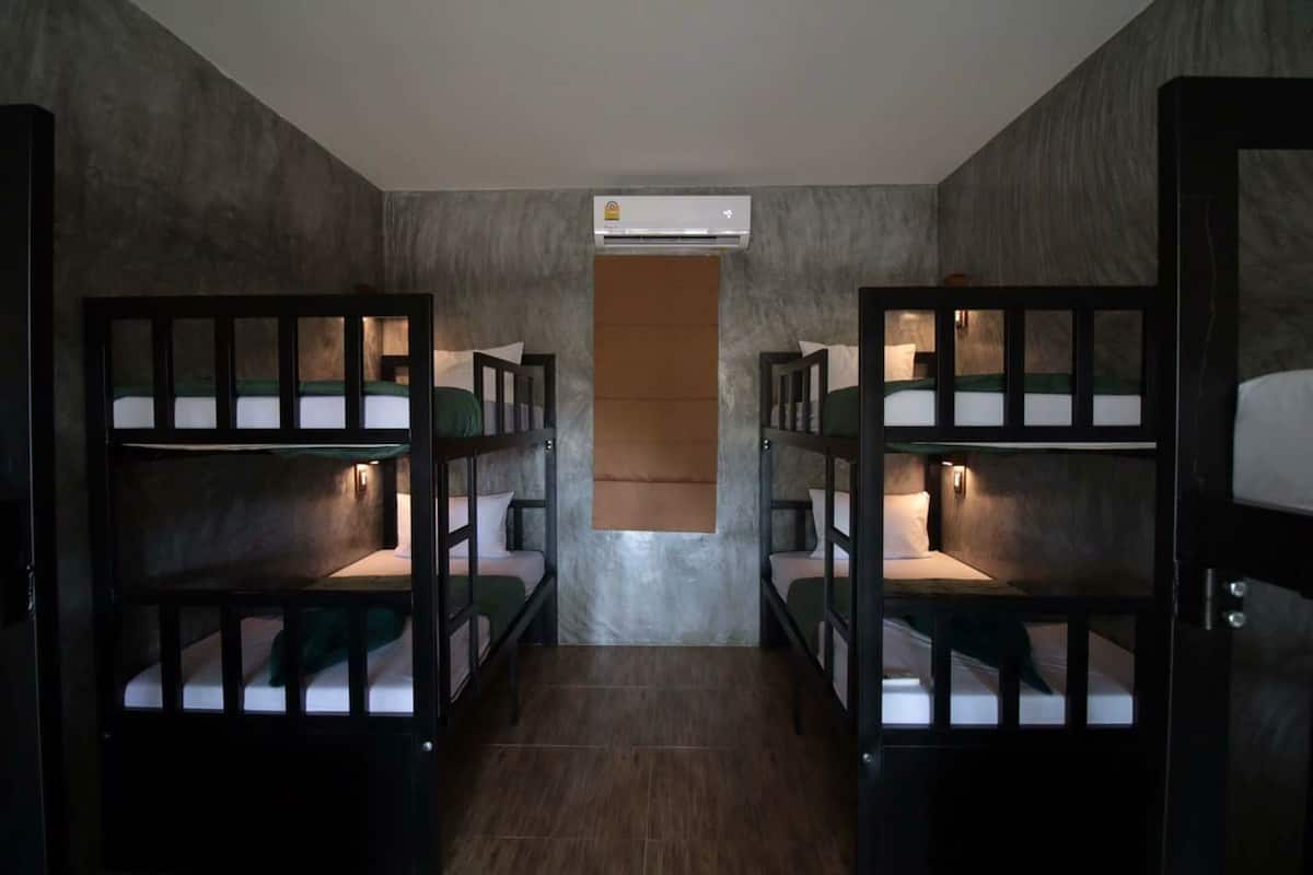 Mixed Dormitory with Shared Bathroom | Una cassaforte in camera, Wi-Fi gratuito, lenzuola