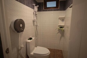 Mixed Dormitory with Shared Bathroom  | バスルーム | シャワー、ビデ、タオル、石鹸