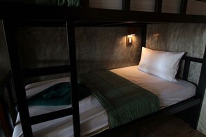 Mixed Dormitory with Shared Bathroom  | In-room safe, free WiFi, bed sheets - Blanco Hostel at Lanta (Ko Lanta)