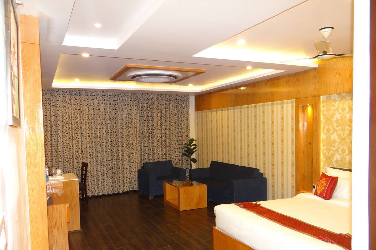 ห้องลักซ์ชัวรี่สวีท | 1 ห้องนอน, เครื่องนอนระดับพรีเมียม, มินิบาร์, ตู้นิรภัยในห้องพัก