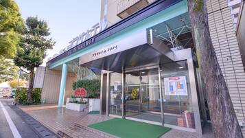 Vista frontal de la propiedad