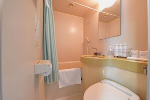 Combined shower/bathtub, hair dryer, slippers, bidet - Plaza Hotel Fujinoi (Hita)