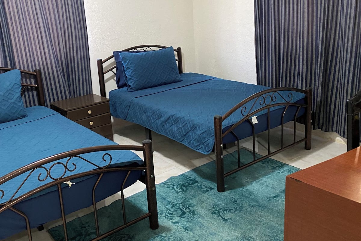 Appartement, 1 slaapkamer | Een strijkplank/strijkijzer, gratis wifi