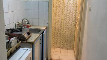 Basic Studio | Bathroom | Shower, slippers, towels, soap