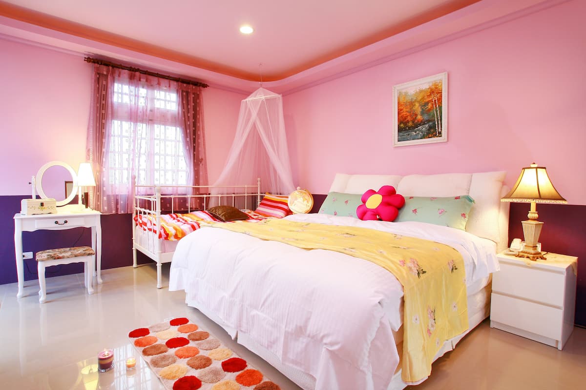 Habitación triple Confort | Ropa de cama de alta calidad, edredón y decoración personalizada