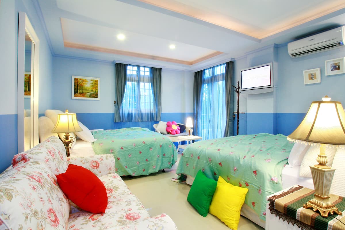Habitación cuádruple Confort | Ropa de cama de alta calidad, edredón y decoración personalizada