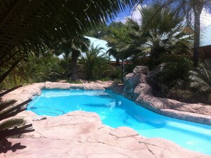 Outdoor pool - Kang Ultra Stop (Kang)