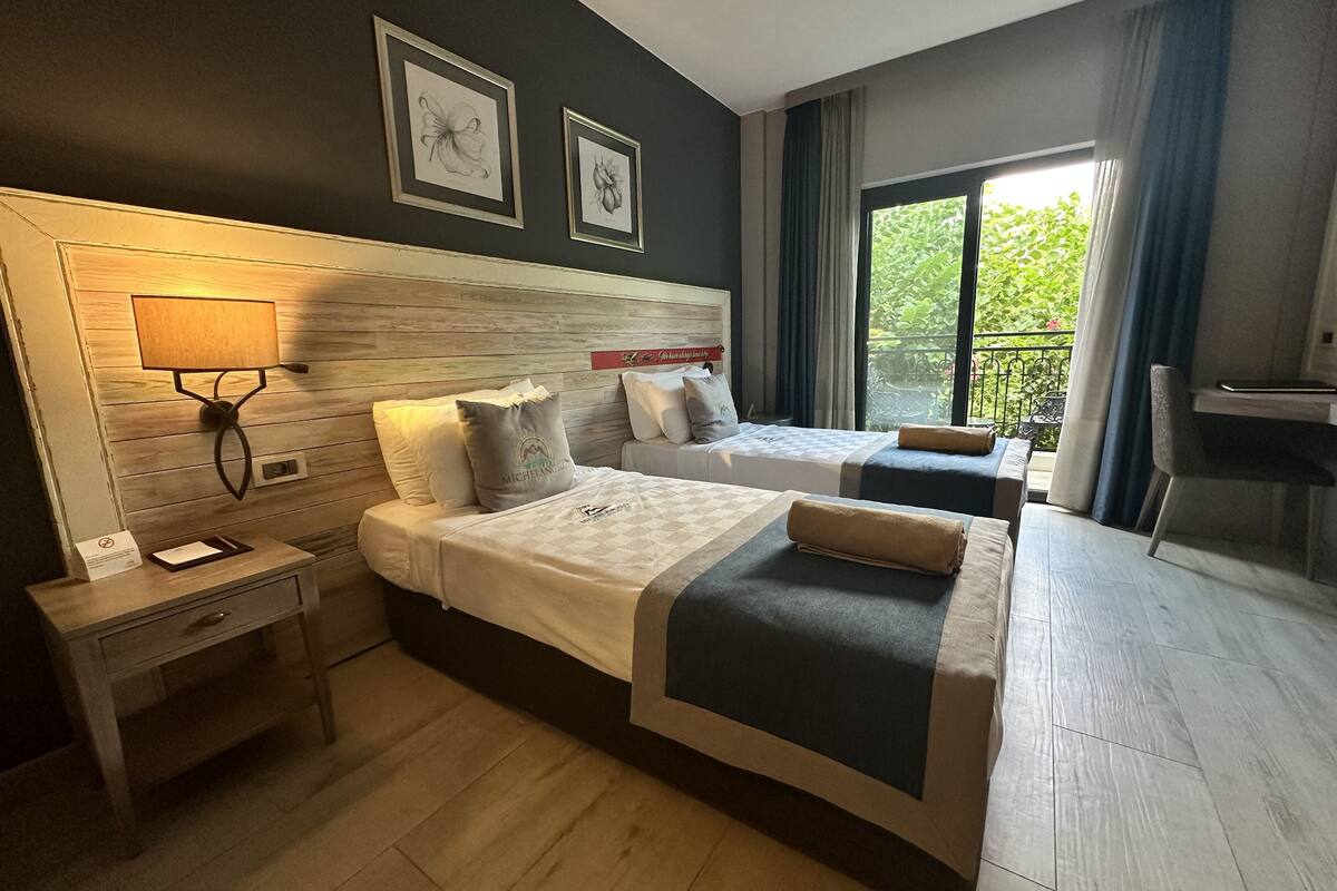 minibar, in-room safe, desk, laptop workspace