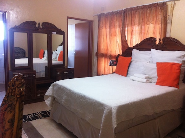 Executive Room, Garden View | Desk, free WiFi