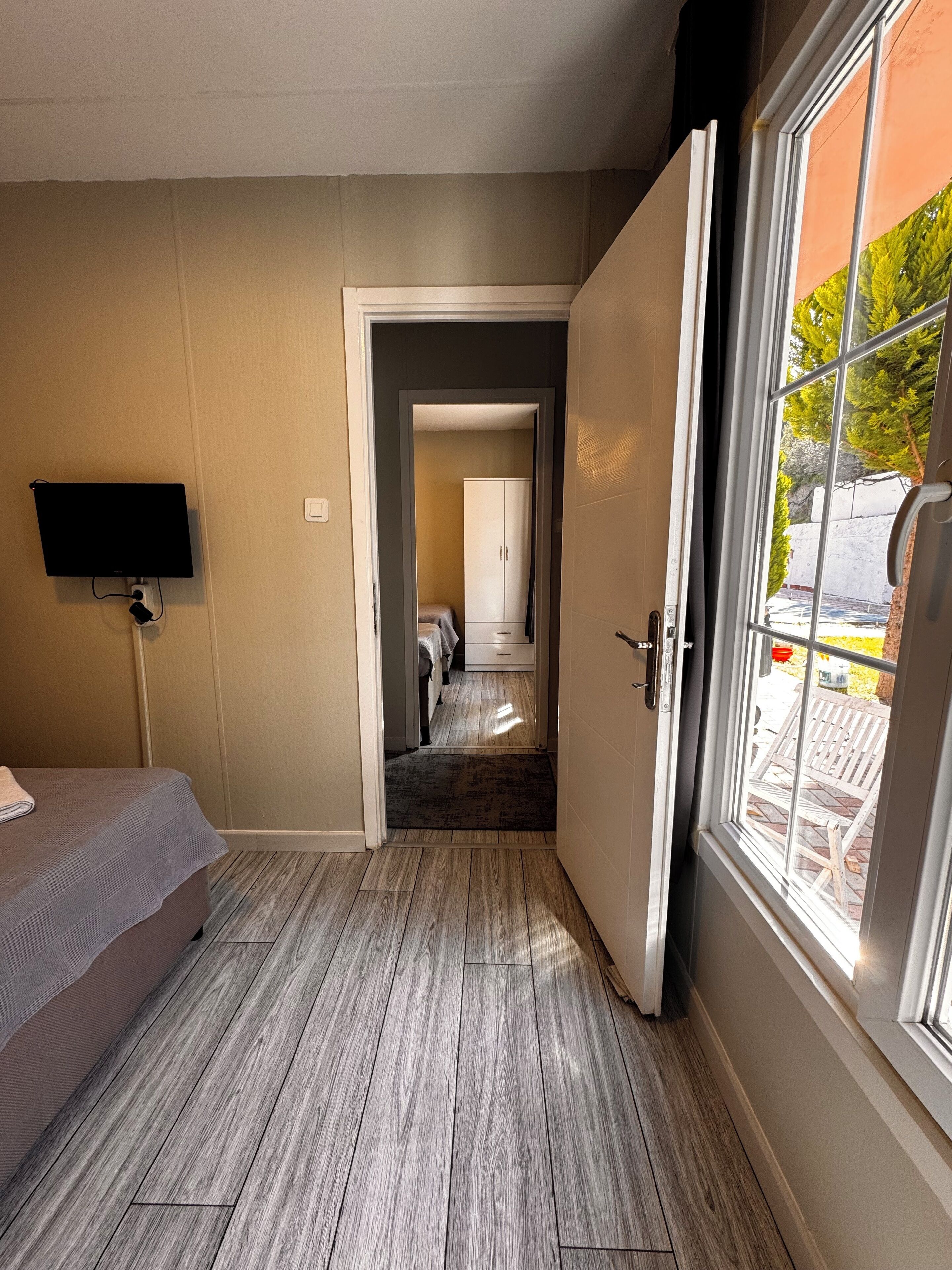 Zimmer | Hochwertige Bettwaren, Minibar, kostenloses WLAN, Bettwäsche