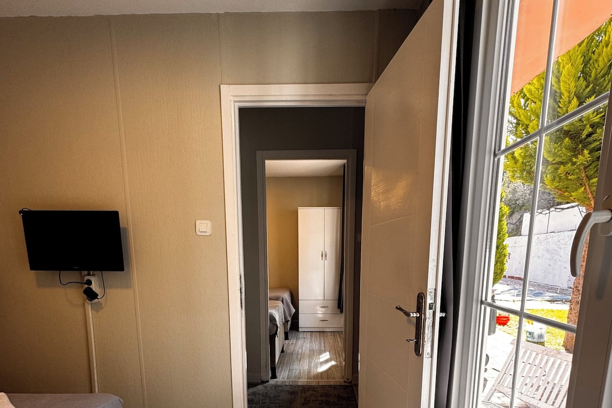 Zimmer | Hochwertige Bettwaren, Minibar, kostenloses WLAN, Bettwäsche