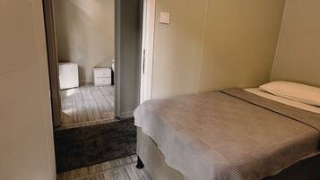 Room | Premium bedding, minibar, free WiFi, bed sheets