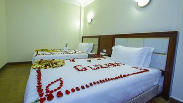 Minibar, ameublement personnalisé, bureau, chambres insonorisées