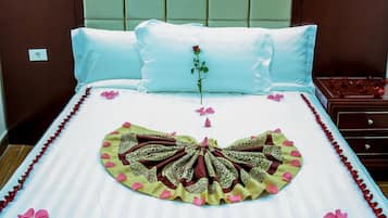 Standard Single Room, 1 Queen Bed, Ensuite | Minibar, individually furnished, desk, soundproofing