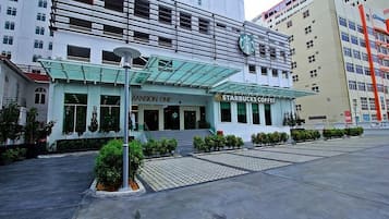Pintu masuk properti