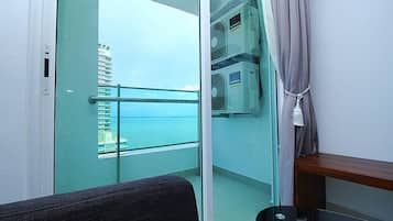 Mansion One Serviced Apartment Seaview Type B | Balcony