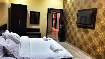 Deluxe Room | In-room safe, desk, iron/ironing board, free WiFi