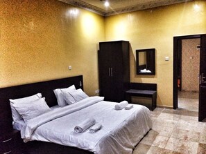 In-room safe, desk, iron/ironing board, free WiFi - The 09 Suites (Abuja)
