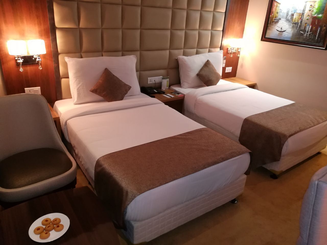Minibar, Zimmersafe, Schreibtisch, Bügeleisen/Bügelbrett