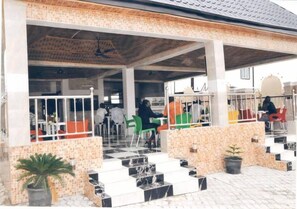 Terrace/patio - De George's Grand Resort (Karu)