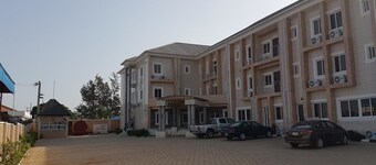 De George's Grand Resort