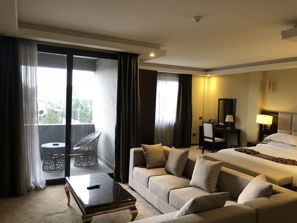 Junior Suite | Premium bedding, minibar, in-room safe, desk