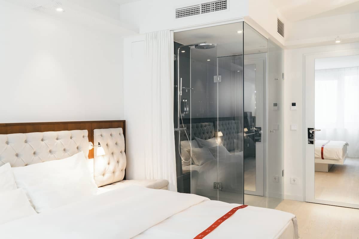 Lovely Room | Literie de qualité supérieure, coffres-forts dans les chambres