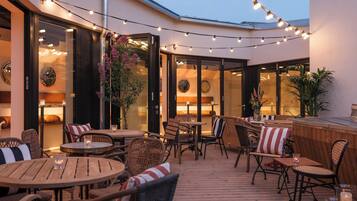 Bar (in der Unterkunft)