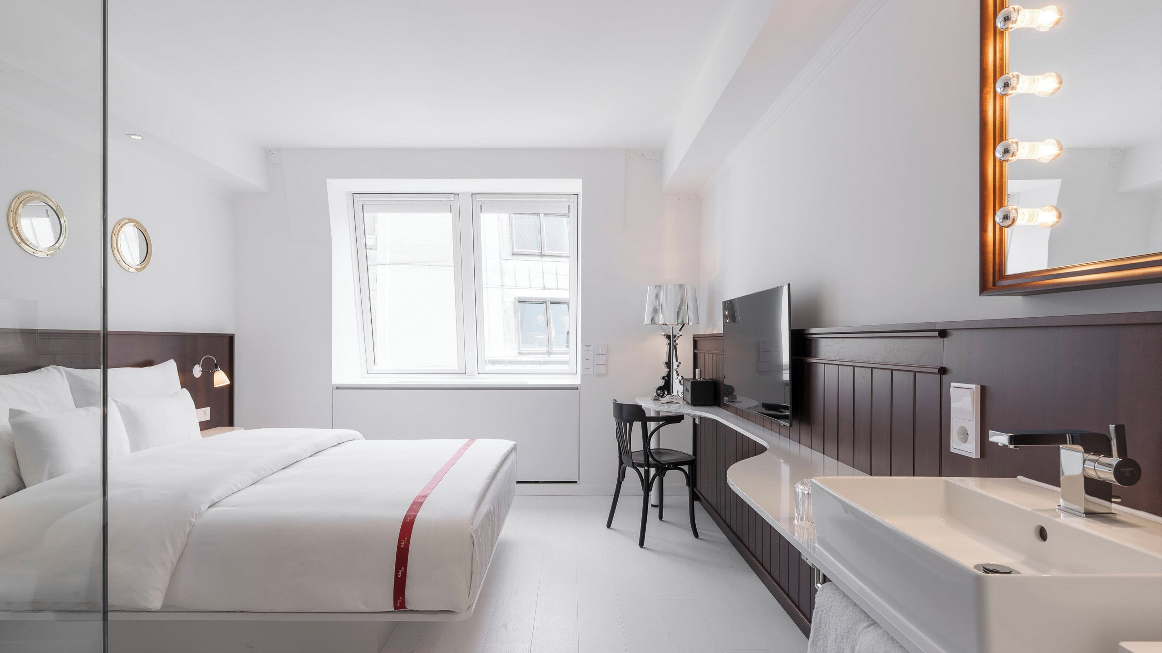 高級寝具、セーフティボックス (室内)、客室ごとに異な  る装飾、客室ごとに異なるインテリア