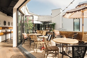 Bar (on property) - Ruby Lissi Hotel Vienna by IHG (Vienna)
