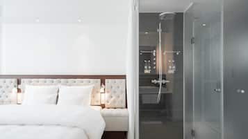 Room (Wow) | Premium bedding, in-room safe, desk, laptop workspace