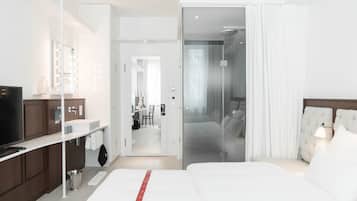 Hochwertige Bettwaren, Zimmersafe, individuell dekoriert