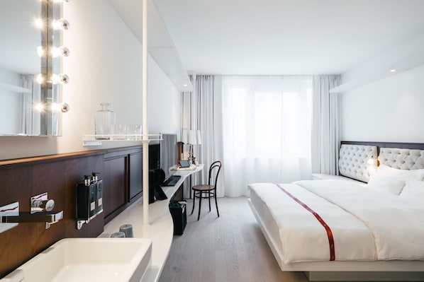 Lovely Room | In-room safe, individually decorated, individually furnished, desk