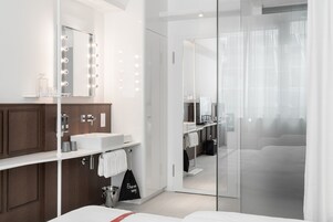 Camera (Cosy) | Bagno | Doccia, soffione a pioggia, set di cortesia firmato, asciugacapelli
