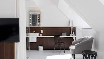 Room (Loft) | Premium bedding, in-room safe, desk, laptop workspace
