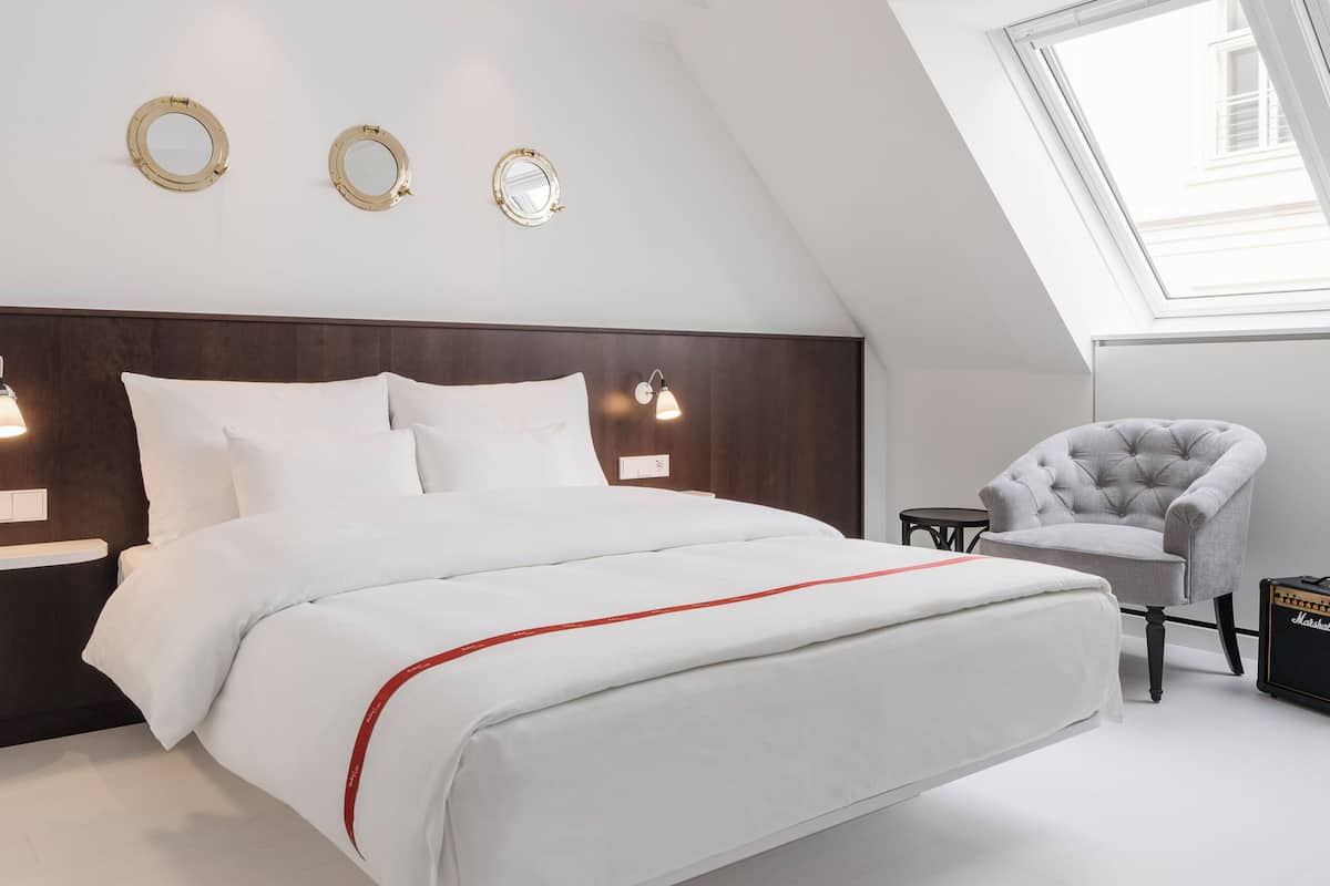 Room (Wow) | Premium bedding, in-room safe, individually decorated