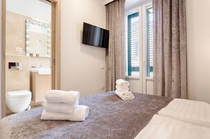 Standard Double Room, Balcony | Premium bedding, minibar, in-room safe, laptop workspace