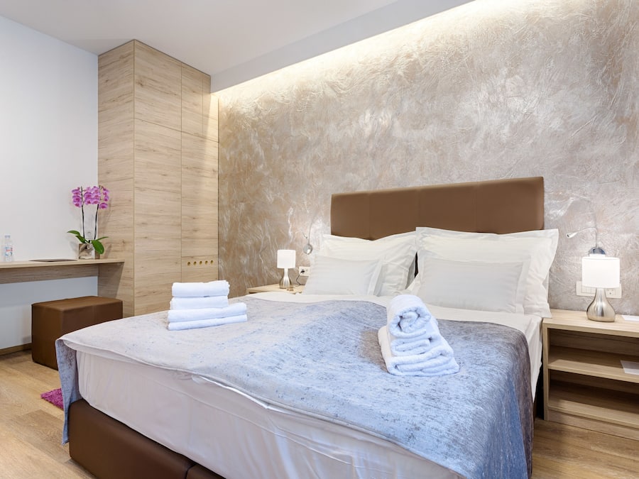 Ropa de cama de alta calidad y minibar