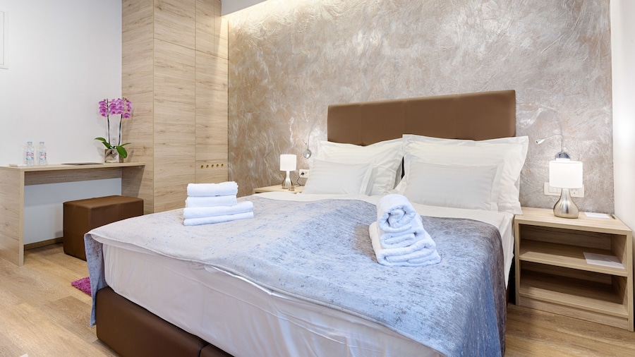 Central Pearl by Nono Ban