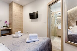 Deluxe Double Room, Balcony | Premium bedding, minibar, in-room safe, laptop workspace