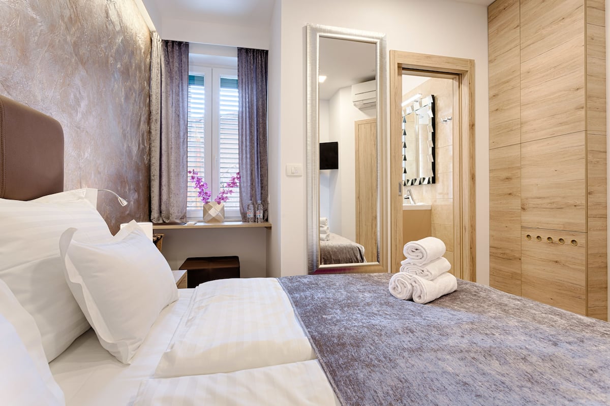 Standard Double Room | Premium bedding, minibar, in-room safe, laptop workspace
