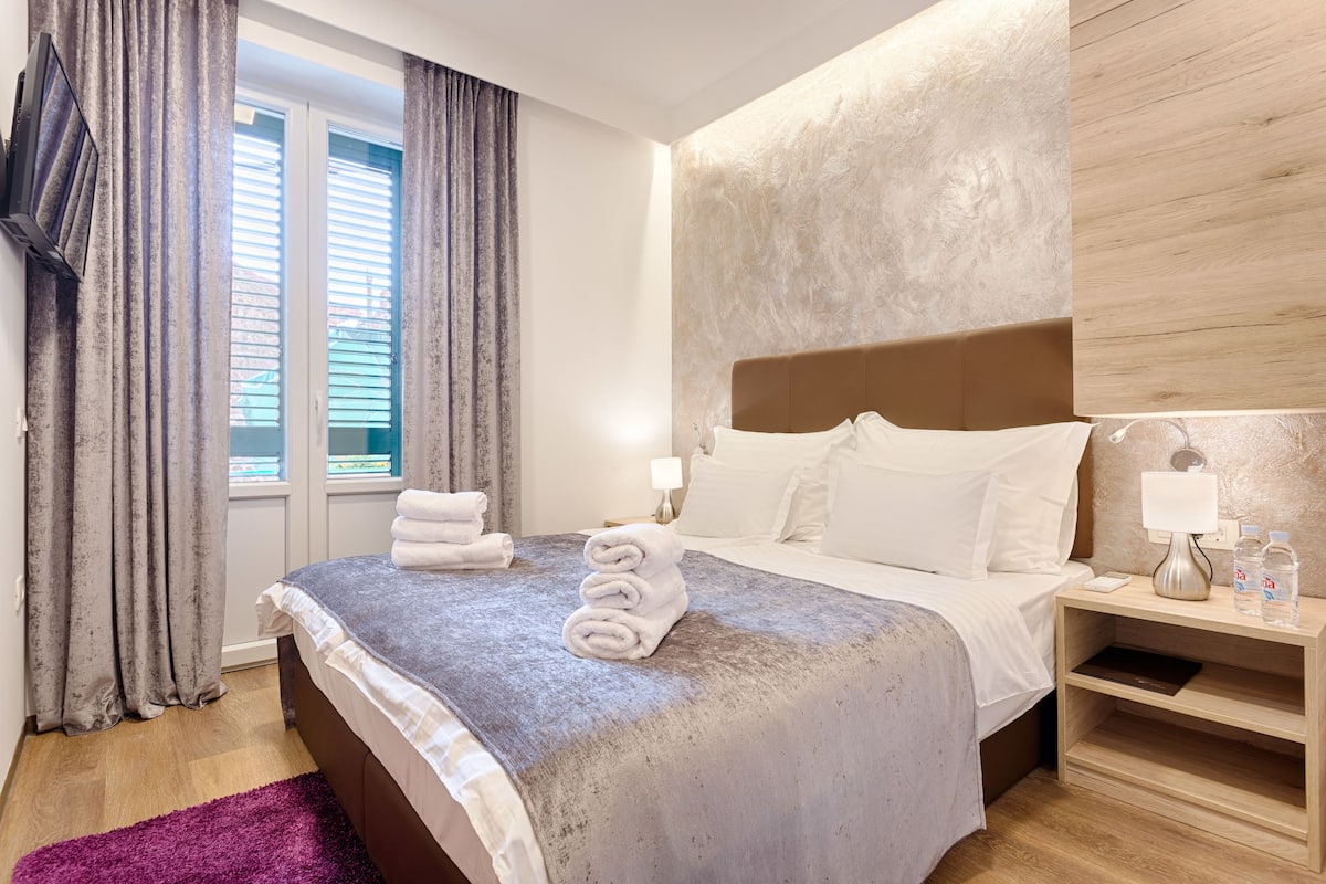 Standard Double Room, Balcony | Premium bedding, minibar, in-room safe, laptop workspace